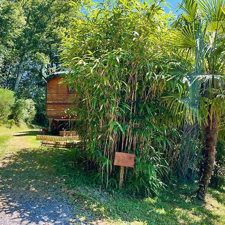 Luxury tent La Roulotte De Fichous-Riumayou