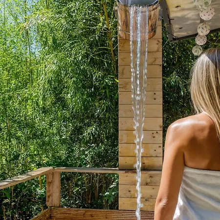 Roulotte Avec Bain Nordique Privatif Chauffe, Sejour Calme Et Bien-etre *